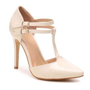 BRAND NEW Cream pointed toe heels